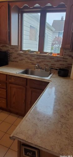 21 Grove St, Valley Stream NY  11580-5941 exterior