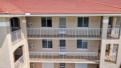 6945 Dennis Cir, Naples FL 34104-8712 exterior