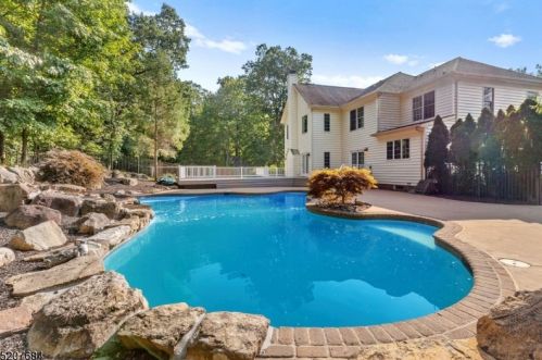 46 Morgan Dr, Sparta NJ 07871-3567 exterior