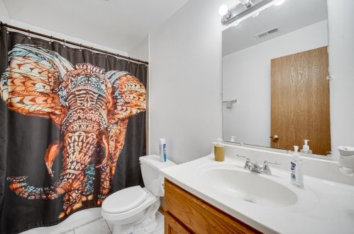 7952 Greenwood Ave, Chicago IL 60619-7096 exterior