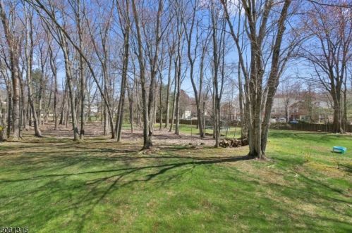 28 Janet Ln, Berkeley Heights NJ 07922-2417 exterior