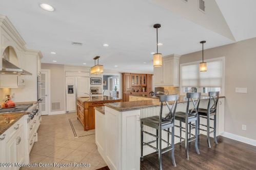 26 Brasch Blvd, Middletown NJ 07748-3161 exterior