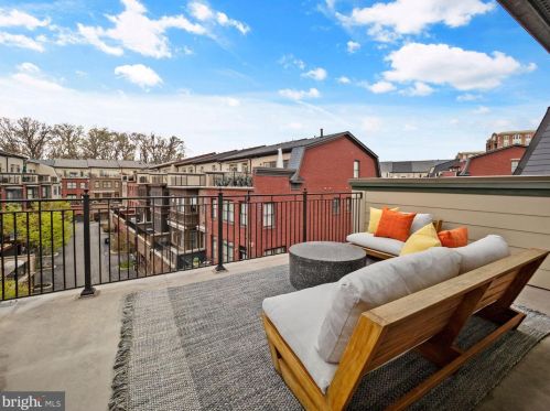 12460 Ansin Cir Dr, Rockville MD 20854-6912 exterior