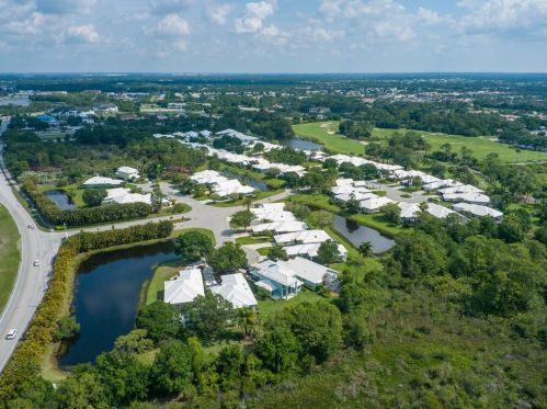 441 Fairway Lndg, Fort Pierce FL  34986-2168 exterior