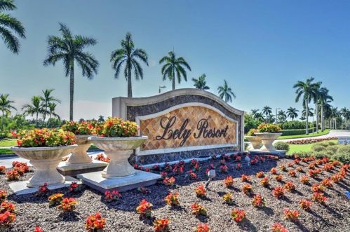 9017 Alturas St, Naples, FL 34113-3350