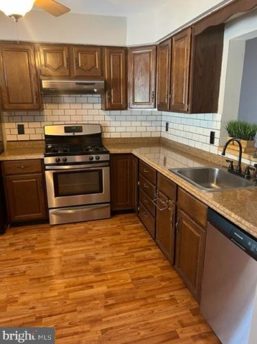 17 Crawford Ct, Trenton NJ  08690-3619 exterior