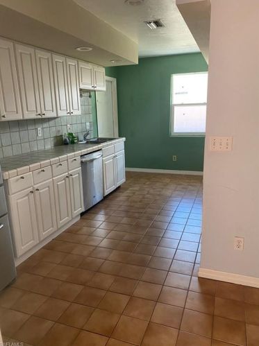 470 14 Ave, Naples FL 34120-5600 exterior