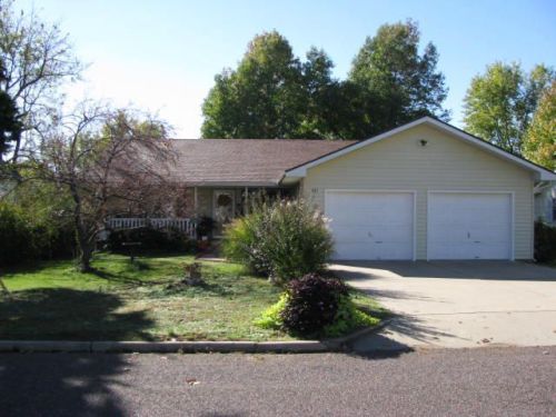 447 Wishart St, Monett, MO 65708-1911