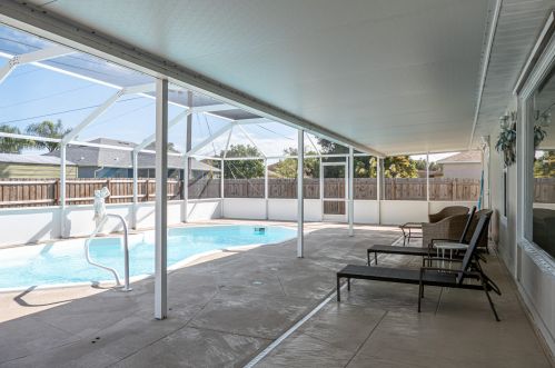 489 College Park Rd, Fort Pierce FL  34953-6224 exterior