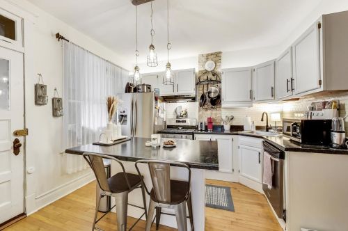 3315 Oakley Ave, Chicago IL 60618-6207 exterior