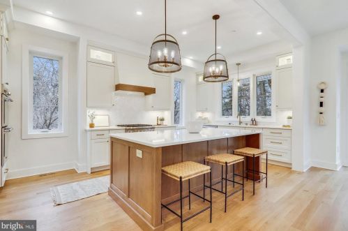 106 Geneva Ave, Silver Spring MD  20910-5105 exterior