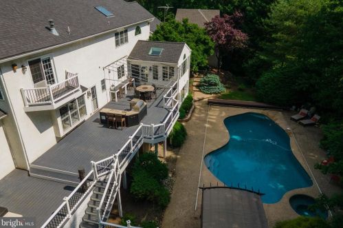 195 Carnoustie Way, Media PA 19063-1856 exterior