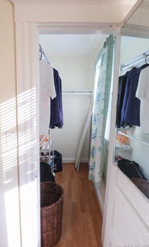 323 Oak St, New Britain CT 06051-1213 exterior