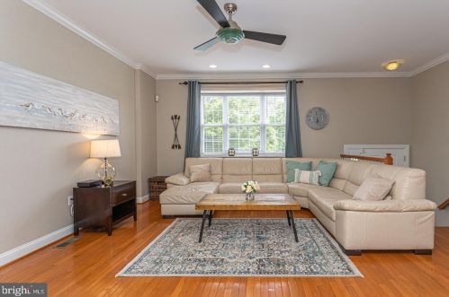 33 Hoag Ln, Chester, PA 19014-3702