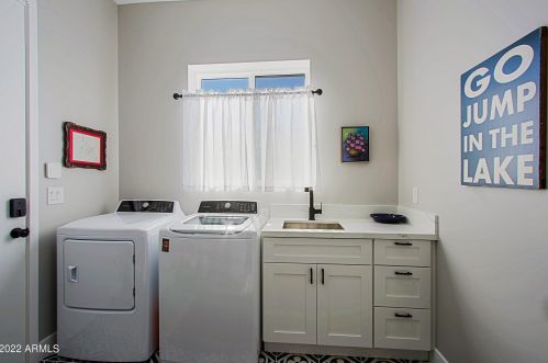 4226 42nd St, Phoenix AZ  85018-4208 exterior