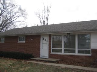1805 Broadmoor Dr, Champaign IL  61821-5853 exterior