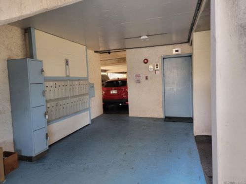 3033 Ala Napuaa Pl, Honolulu HI 96818-2791 exterior