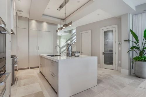 32 6 St, Naples FL 34102-0060 exterior