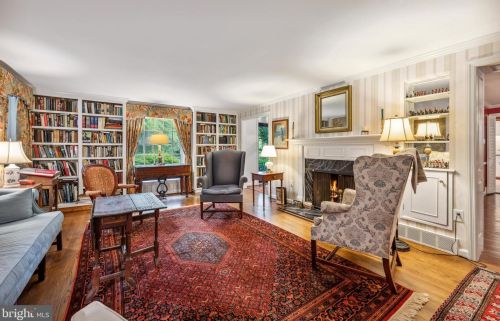 34 Long Dr, Trenton NJ 08648-2714 exterior