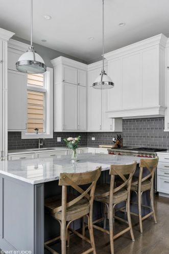 3621 Hermitage Ave, Chicago IL 60613-3507 exterior