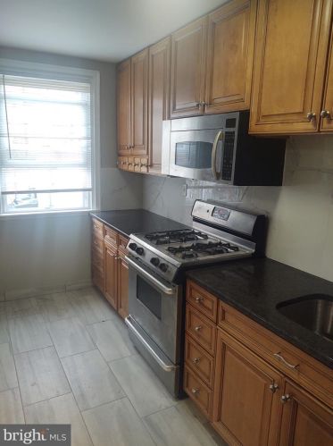 6658 Erdrick St, Philadelphia PA 19135-1604 exterior