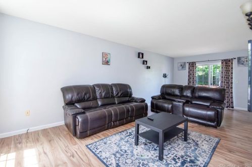 13 Gaylord Rd, Windsor Locks CT 06096-2815 exterior