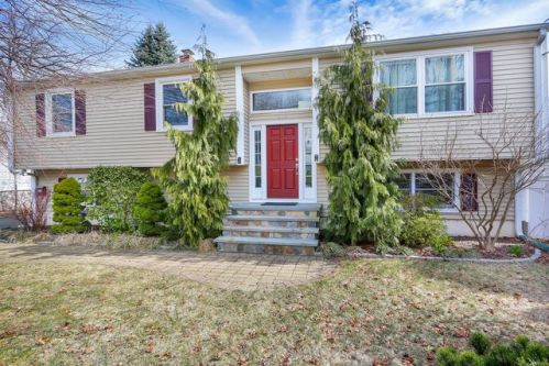 219 Maplewood Ave, Milford, CT 06460-4223