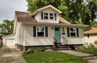 1105 Caroline St, Pekin, IL 61554-3527