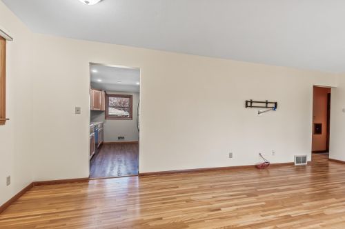 261 Gresham Ave, Saint Paul MN 55128-3916 exterior