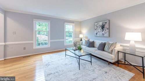 7712 Midday Ln, Alexandria VA 22306-2758 exterior