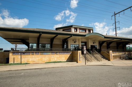 20 Linden Ave, Edison NJ 08817-3208 exterior