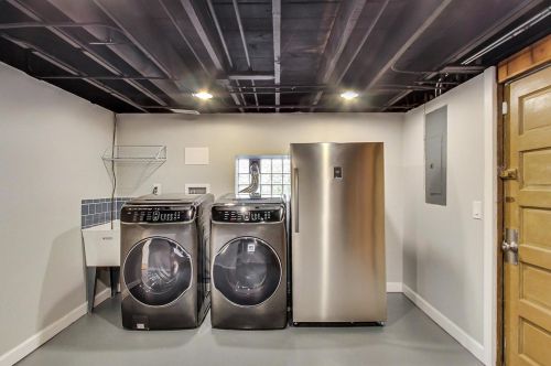 2713 77 Ave, Chicago IL 60707-1406 exterior