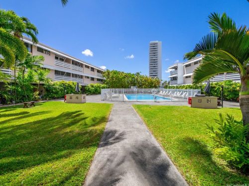 1330 Wilder Ave, Honolulu HI  96822-4293 exterior