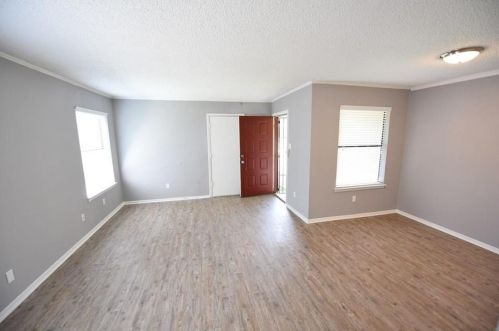 8910 Greenmound Ave, Dallas TX  75227-8363 exterior