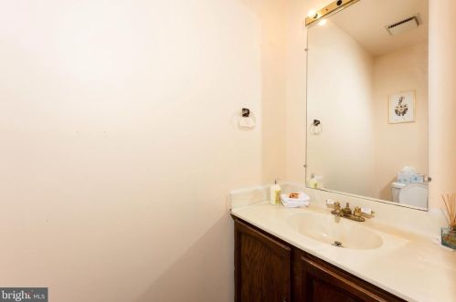 11907 Bargate Ct, Rockville MD 20852-4117 exterior