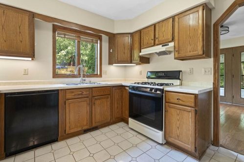 6218 Old Middleton Rd, Madison WI  53705-1040 exterior