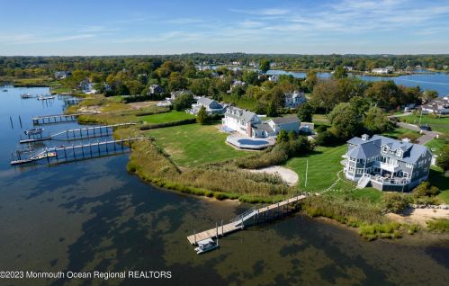 670 Little Silver Point Rd, Little Silver NJ  07739-1737 exterior