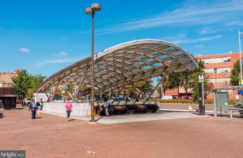 350 9th St, Washington DC  20003-2100 exterior