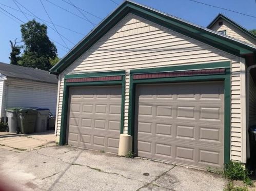 1674 Cass St, Milwaukee WI  53202-2053 exterior