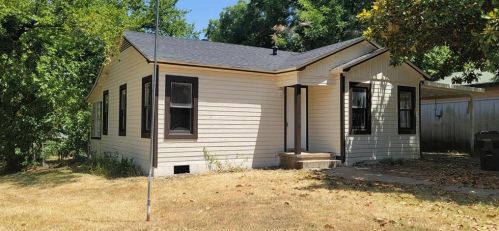 1400 Fannin Ave, Denison TX  75020-2331 exterior