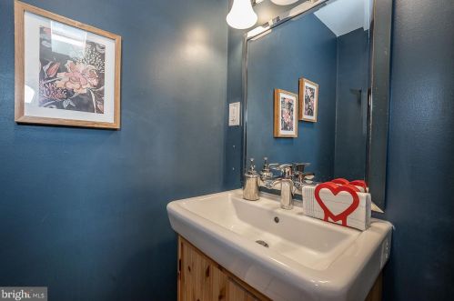 120 Chestnut Hill Ave, Philadelphia PA 19118-2715 exterior