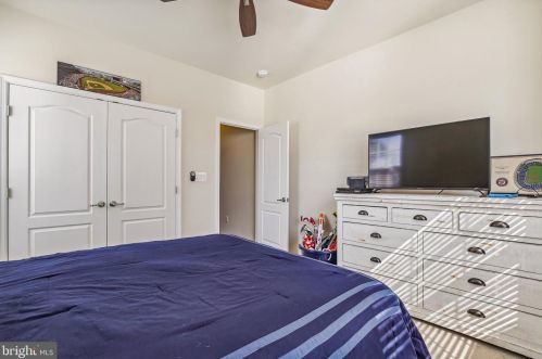 3570 Huntley Manor Ln, Alexandria VA  22306-5111 exterior