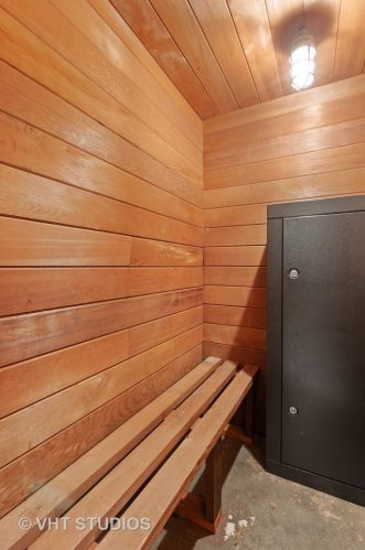 2206 Kenmore Ave, Chicago IL 60613-2916 exterior