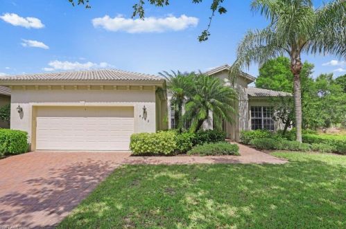 8702 Mustang Island Cir, Naples, FL 34113-1640