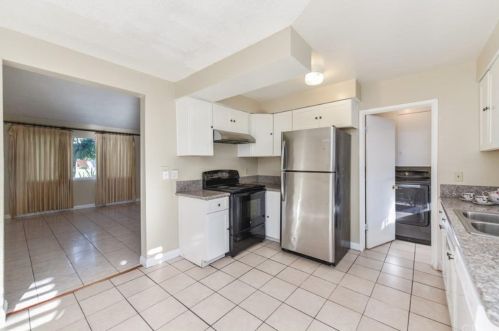 1407 Sycamore Ave, Tustin CA 92780-6279 exterior