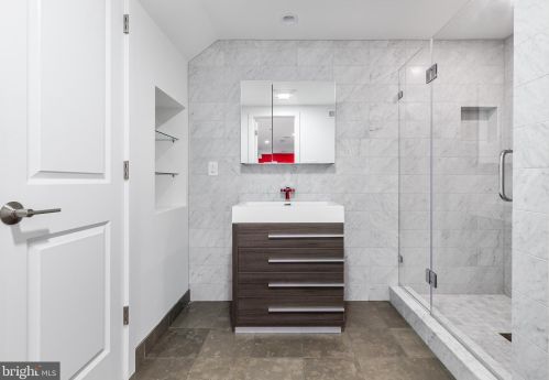 833 Bainbridge St, Philadelphia PA  19147-2009 exterior