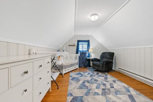 33 Deerfield Dr, Manchester CT 06040-3819 exterior