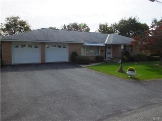 1122 Oakhurst Dr, Slatington, PA 18080-1225