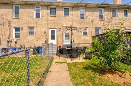 1704 Jancey St, Pittsburgh PA  15206-1146 exterior