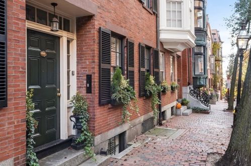 54 Pinckney St, Boston MA  02114 exterior